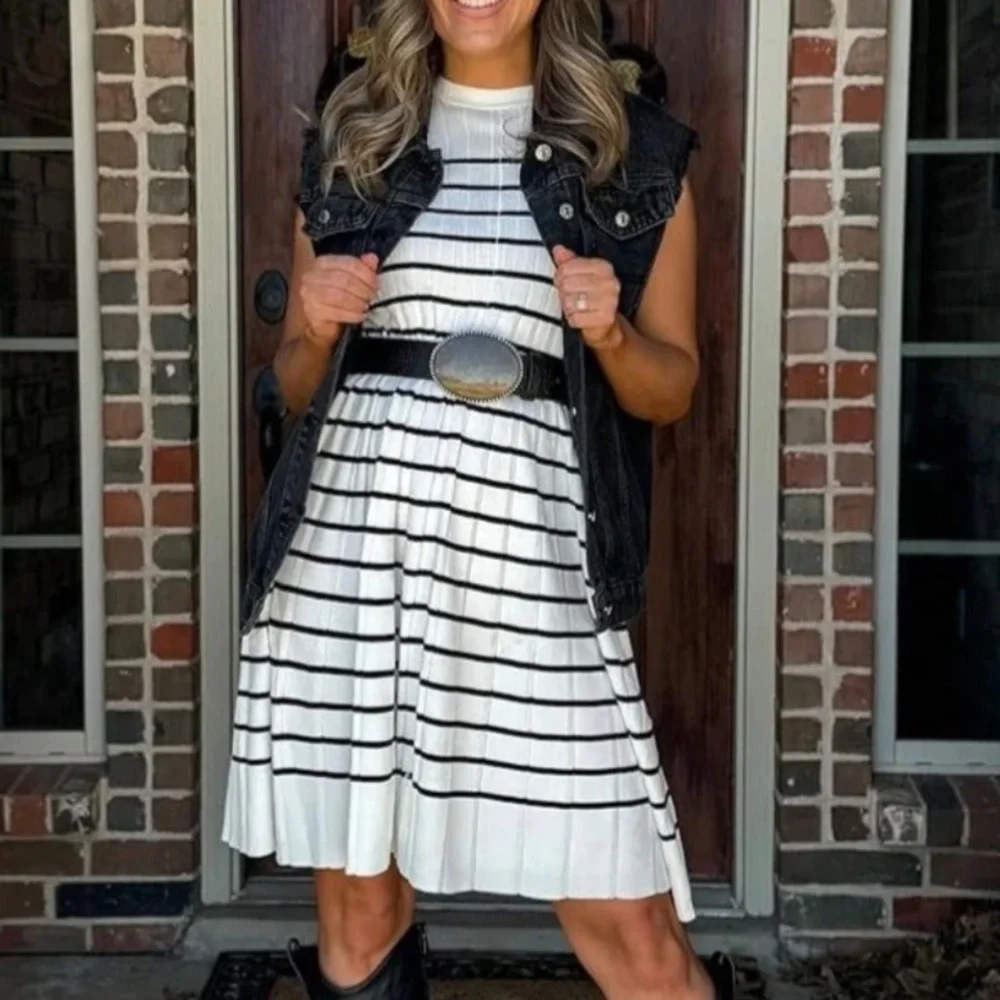 Zesica Sleeveless Crew Neck Pleated Stretchy Sweater Nautical Stripes Dress Sz L - Picture 1 of 8